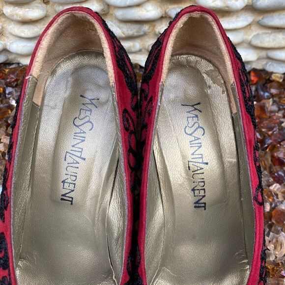 YSL Yves Saint Laurent Red and Black Suede Pumps w/Floral Embroidery. Sz 7.5. - Picture 9 of 10